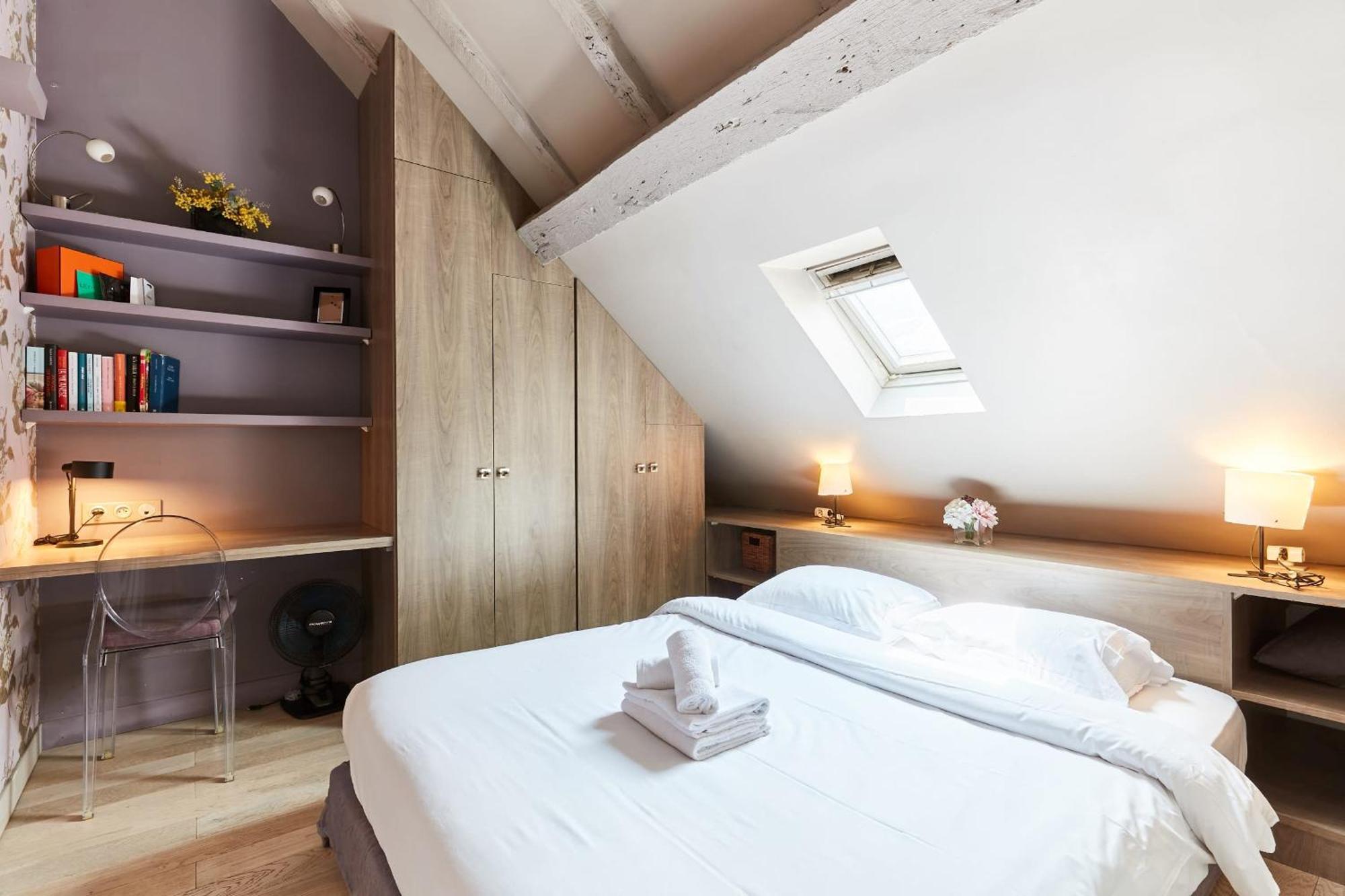 Place Des Vosges - 1Br With Balcony - Cityapartmentstay Paris Dış mekan fotoğraf