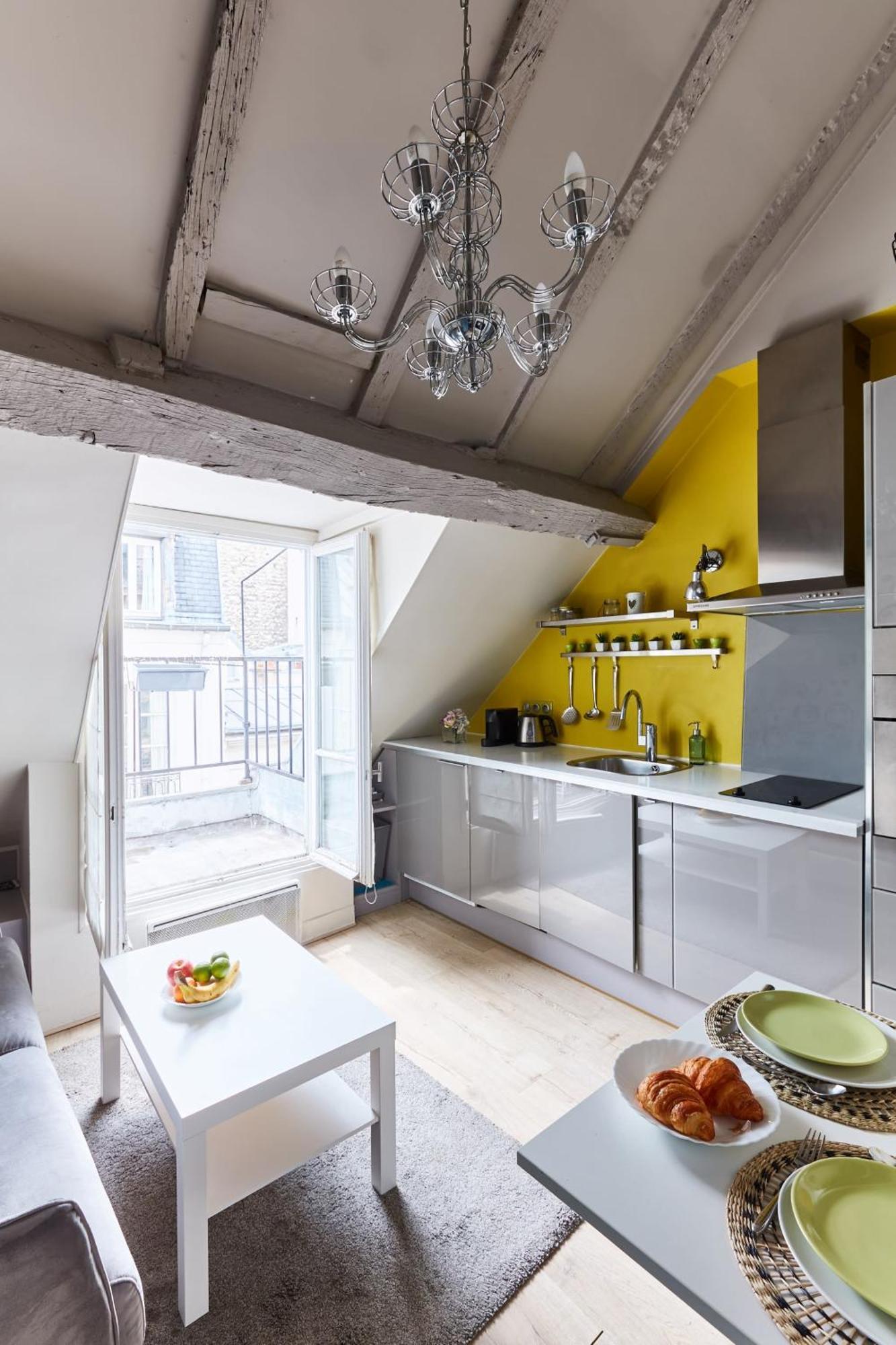 Place Des Vosges - 1Br With Balcony - Cityapartmentstay Paris Dış mekan fotoğraf