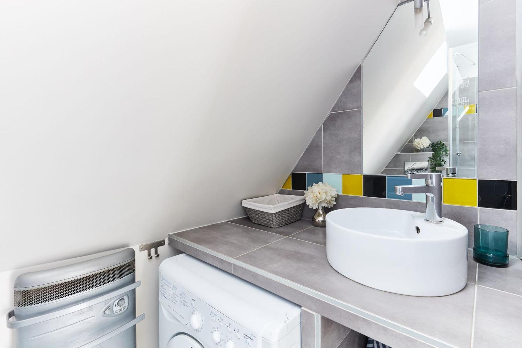 Place Des Vosges - 1Br With Balcony - Cityapartmentstay Paris Dış mekan fotoğraf