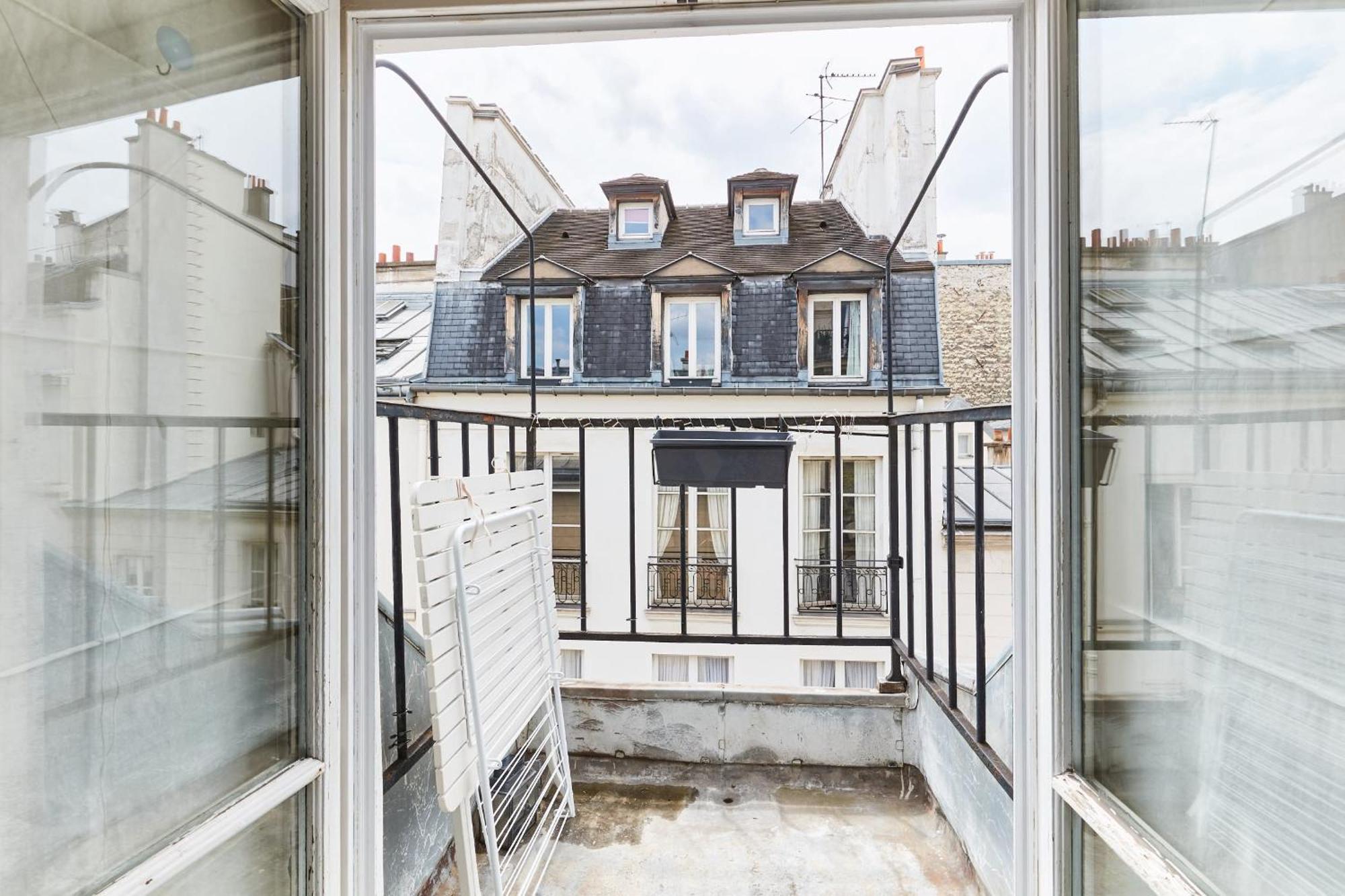 Place Des Vosges - 1Br With Balcony - Cityapartmentstay Paris Dış mekan fotoğraf