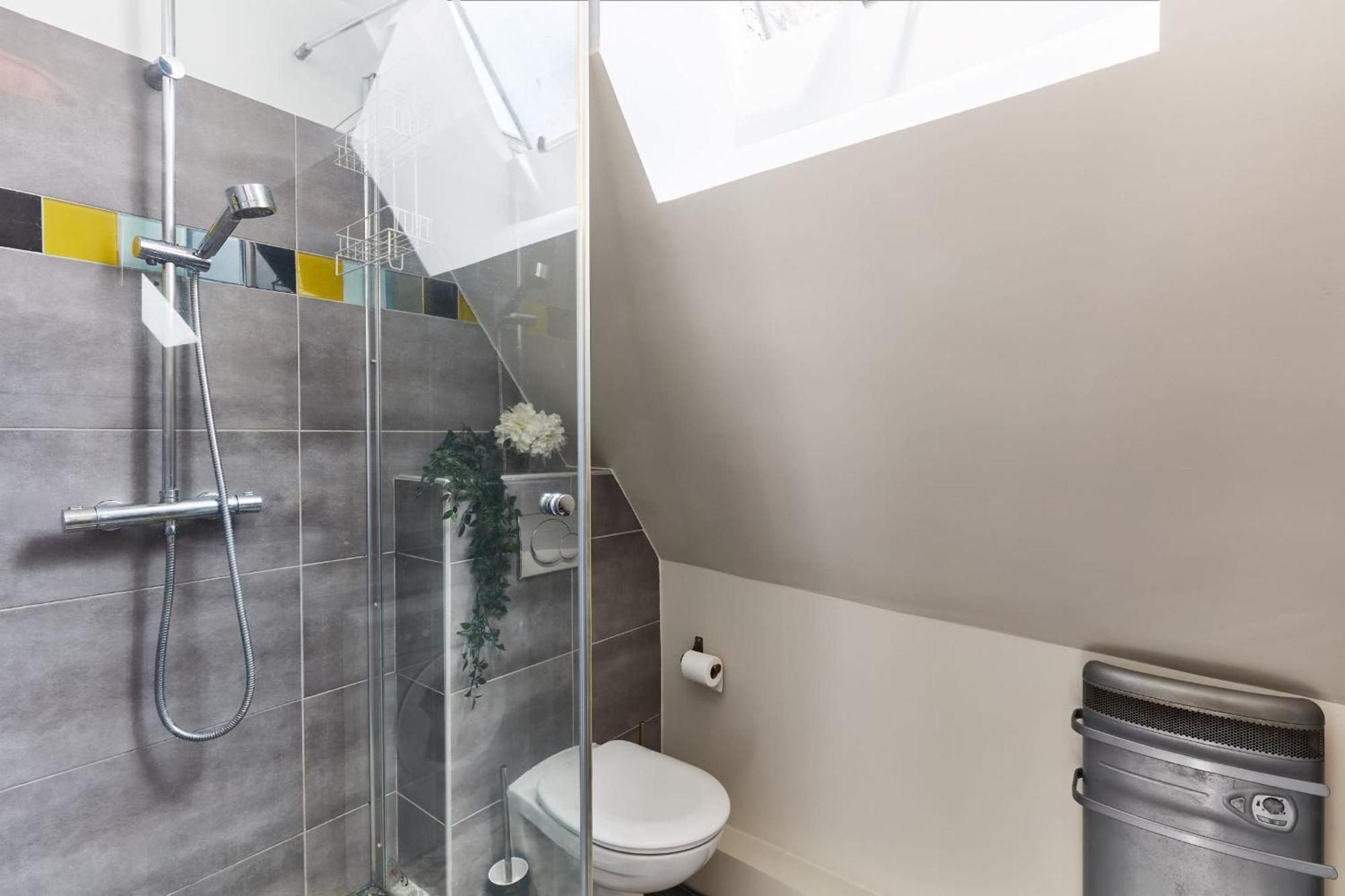 Place Des Vosges - 1Br With Balcony - Cityapartmentstay Paris Dış mekan fotoğraf